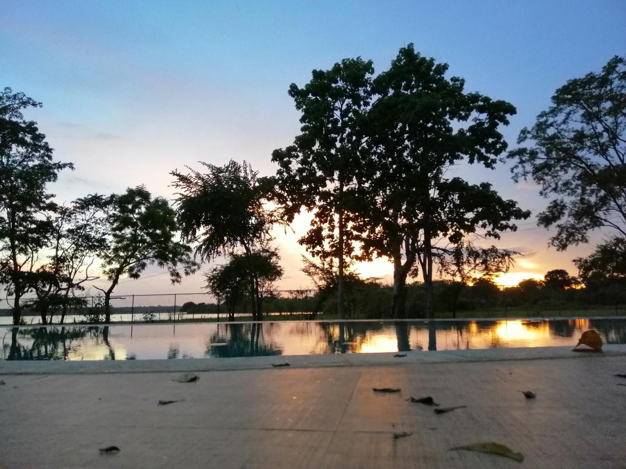 Breezy Lake Tissamaharama Dış mekan fotoğraf